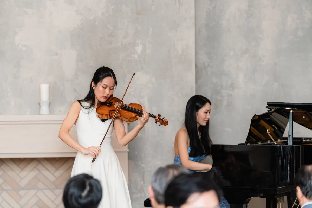 Risa Hokamura and Rieko Tsuchida playing in the townhouse